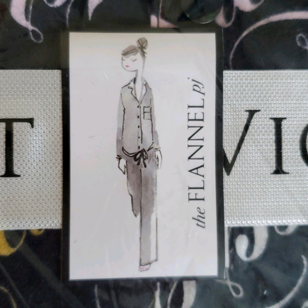 VICTORIA'S SECRET FLANNEL PJ SIZE M